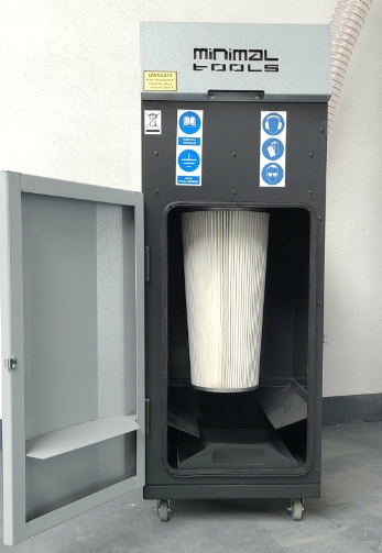PIASKARKA-KABINOWA-1500L-CISNIENIOWA-do-piaskowania-PK1500EZ-ODPYLACZ-2400W-Zawiera-baterie-nie